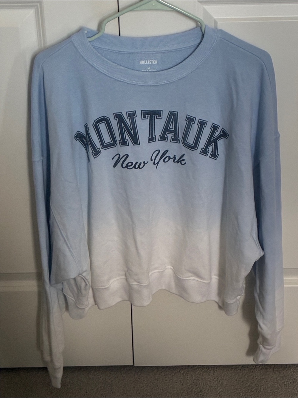 Never worn women’s cropped sweatshirt